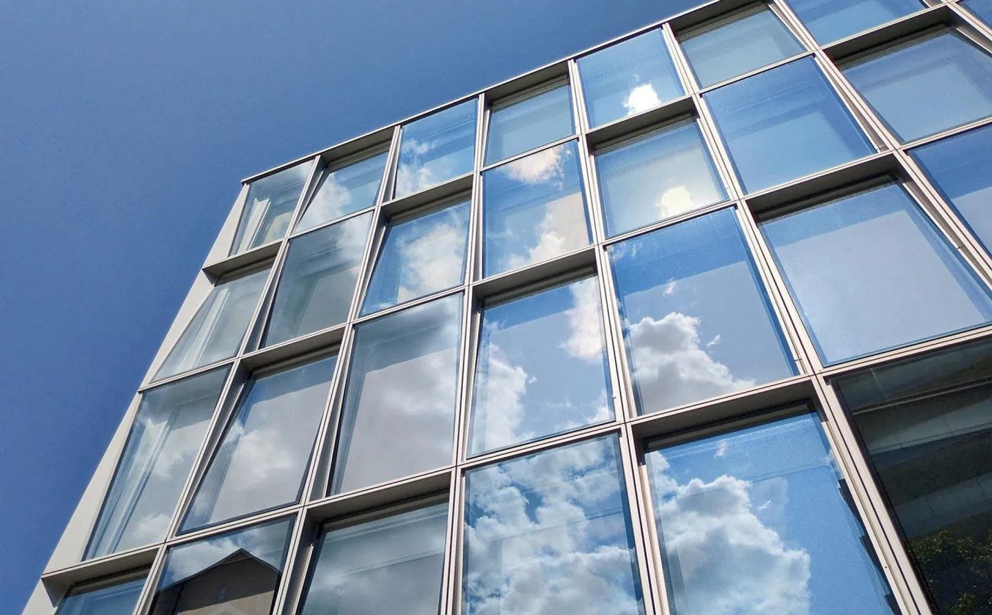 Un ufficio privato completamente attrezzato per te e il tuo team presso Spaces Quartier de l'Étang - Foto 16 di 16