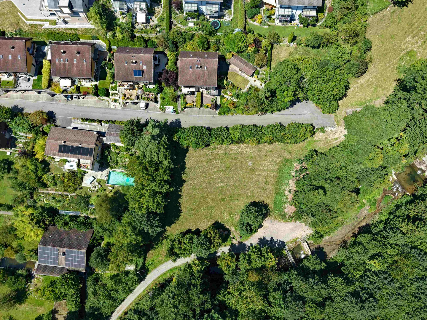 Terrain spacieux avec vue - Photo 4 sur 10