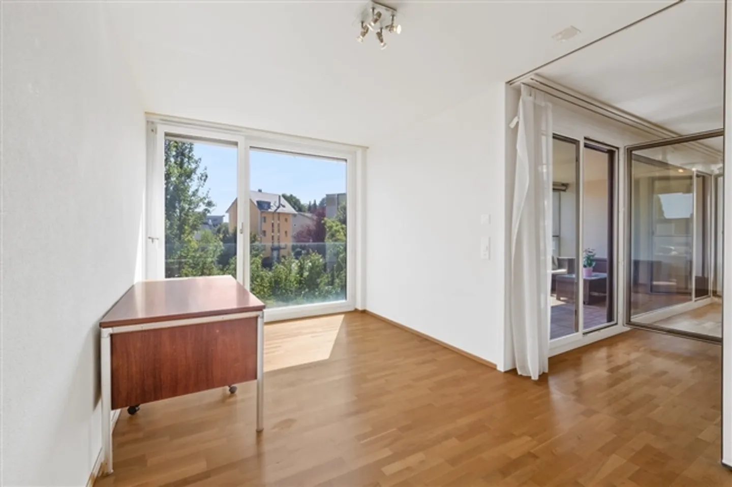 APPARTAMENTO 3½ STANZE A ZURIGO - DISTRETTO 11 SEEBACH, ARREDATO, TEMPORANEO - Foto 3 di 10