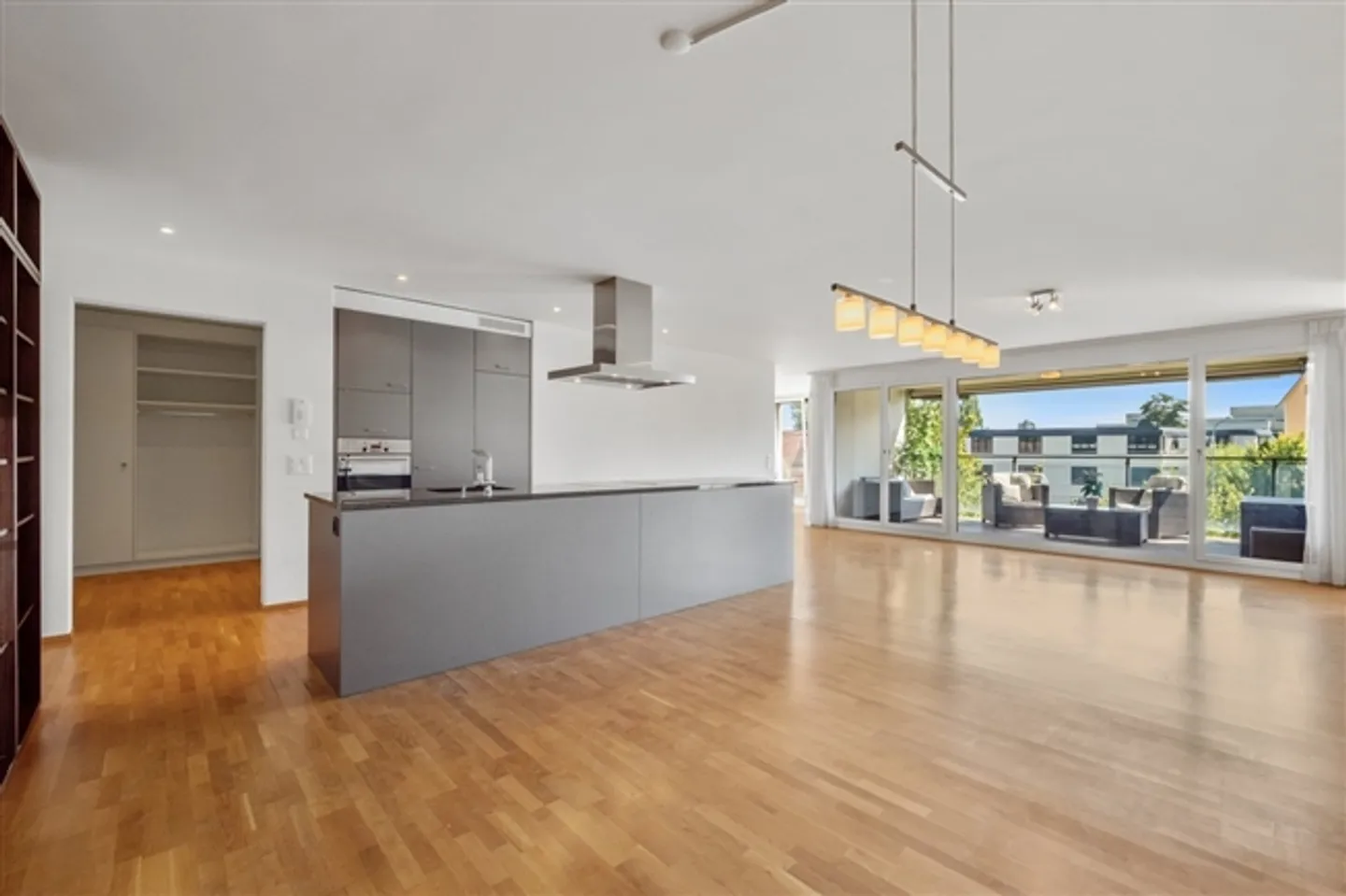 APPARTAMENTO 3½ STANZE A ZURIGO - DISTRETTO 11 SEEBACH, ARREDATO, TEMPORANEO - Foto 4 di 10