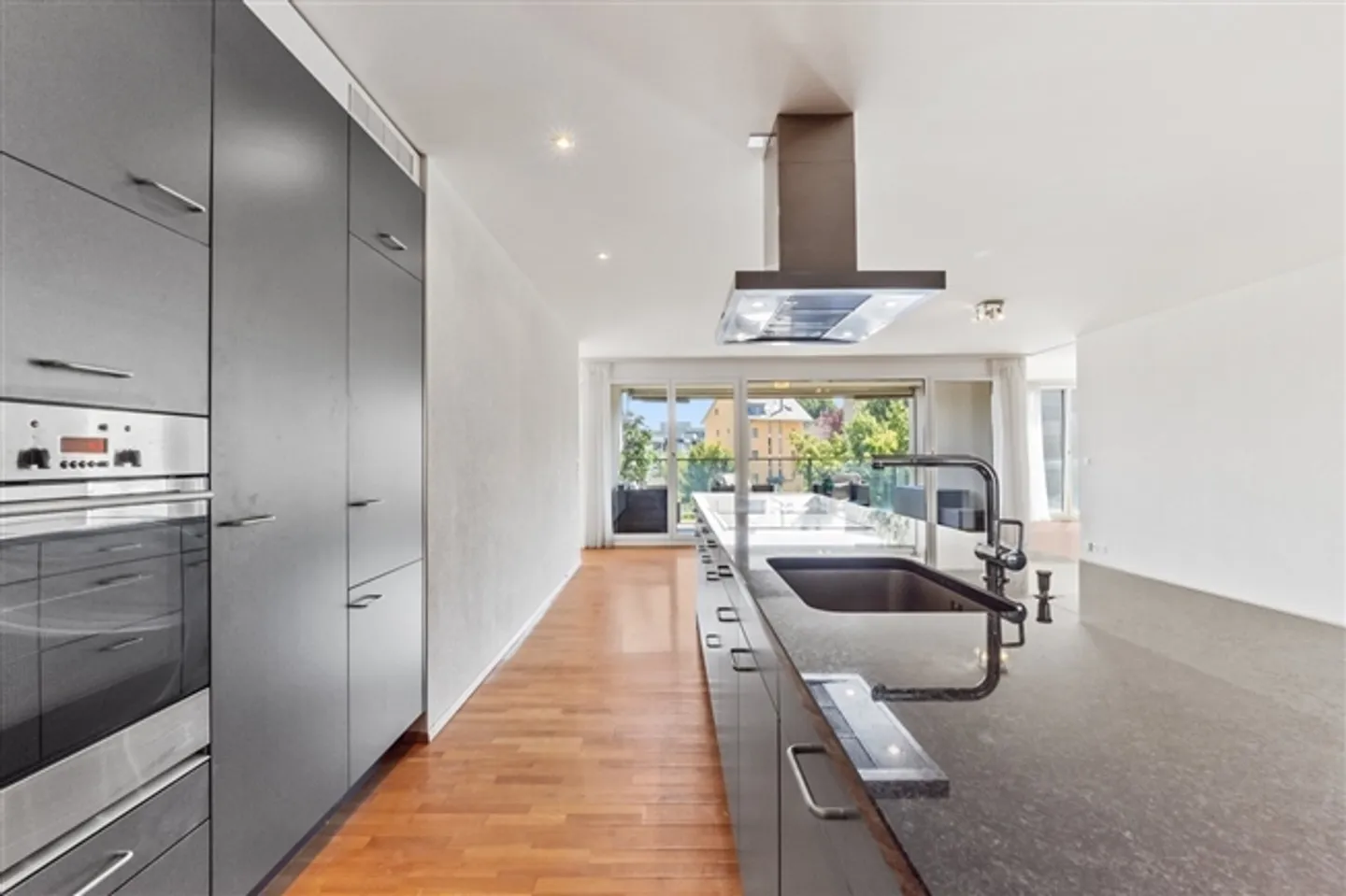 APPARTAMENTO 3½ STANZE A ZURIGO - DISTRETTO 11 SEEBACH, ARREDATO, TEMPORANEO - Foto 5 di 10