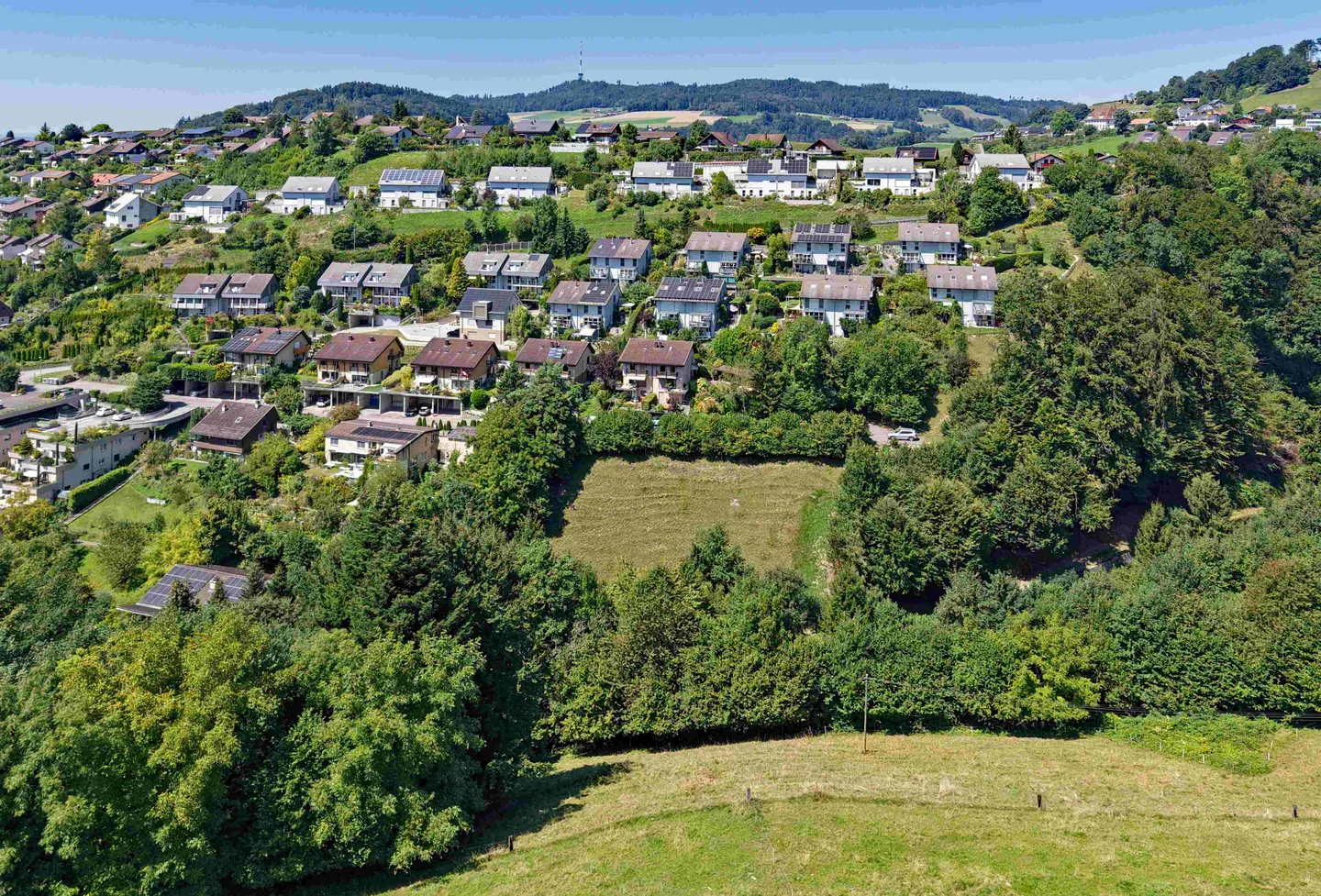 Terrain spacieux avec vue - Photo 8 sur 10