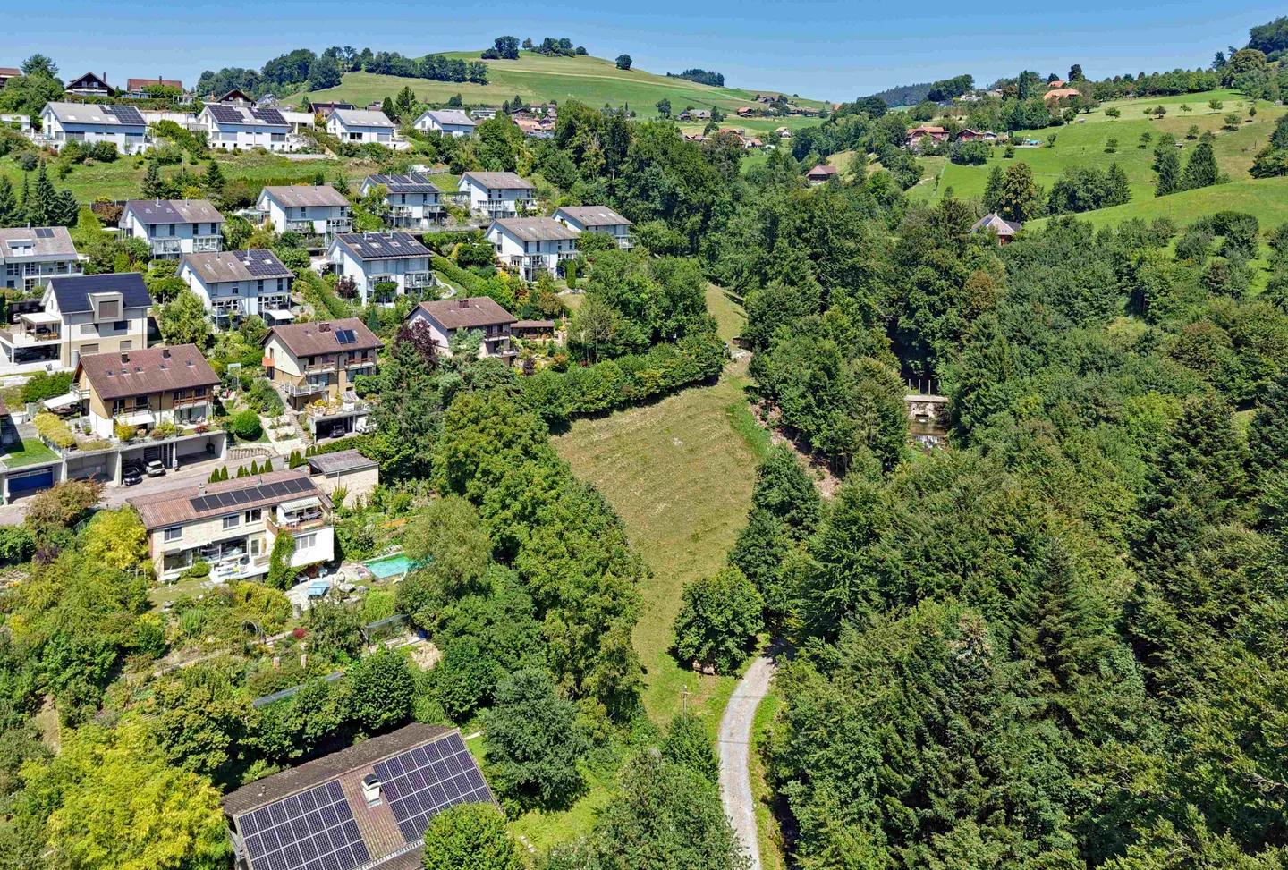 Terrain spacieux avec vue - Photo 9 sur 10