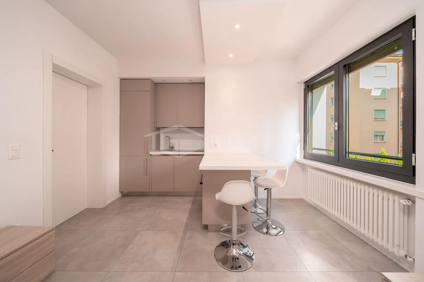 MÖBLIERTE 2,5-ZIMMER-WOHNUNG - Foto 2 von 10
