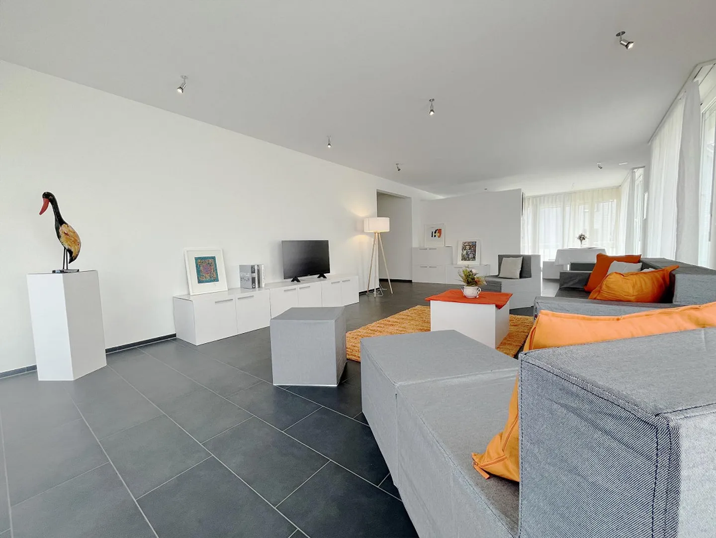Modernes 5.5 Zimmer Apartment mit Aussicht - Foto 1 von 13