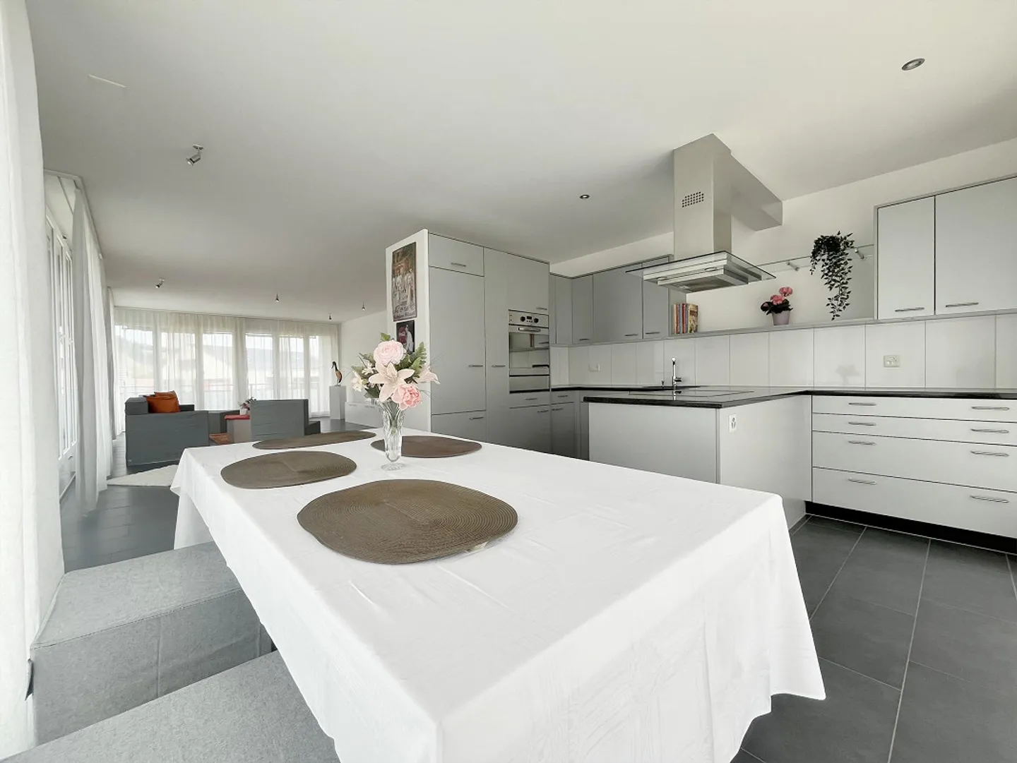 Modernes 5.5 Zimmer Apartment mit Aussicht - Foto 4 von 13