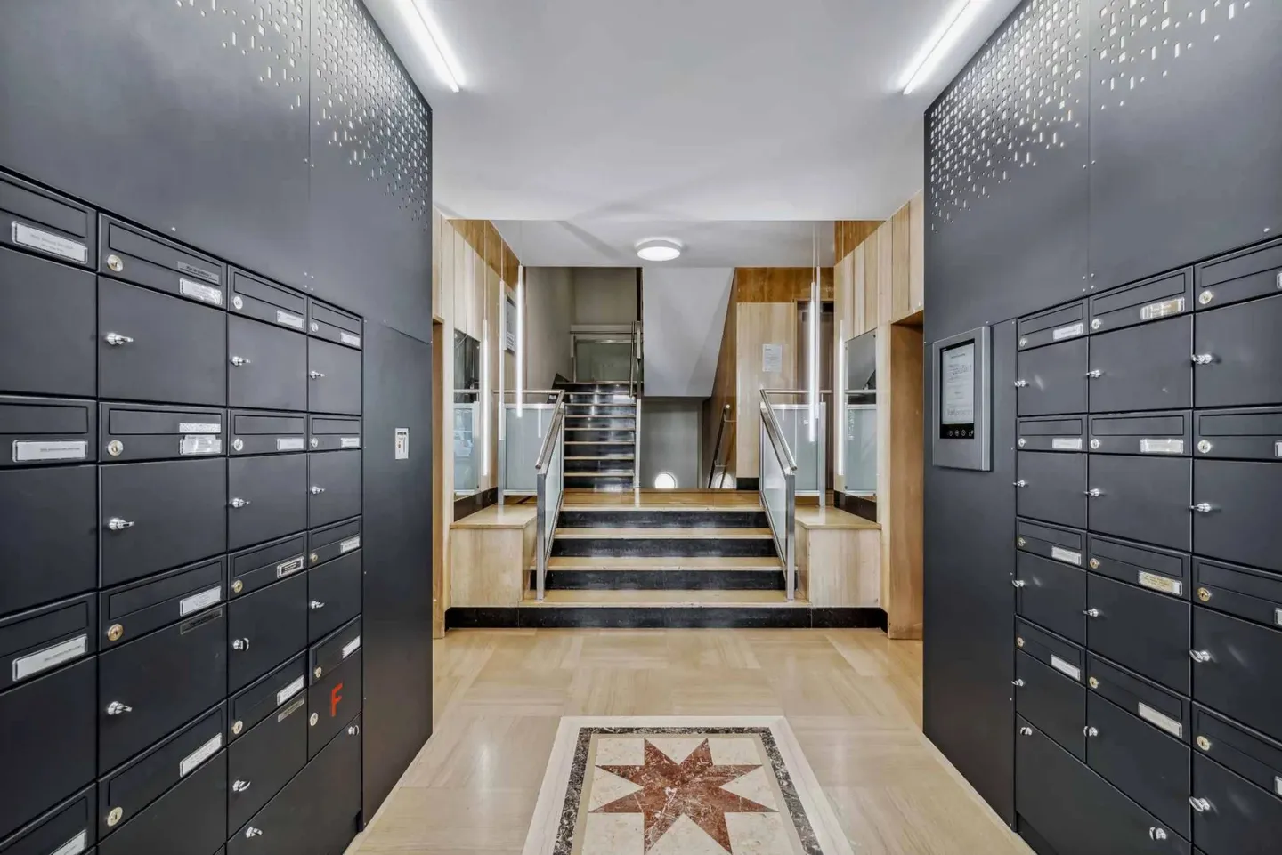 Office space for rent - Photo 2 of 10