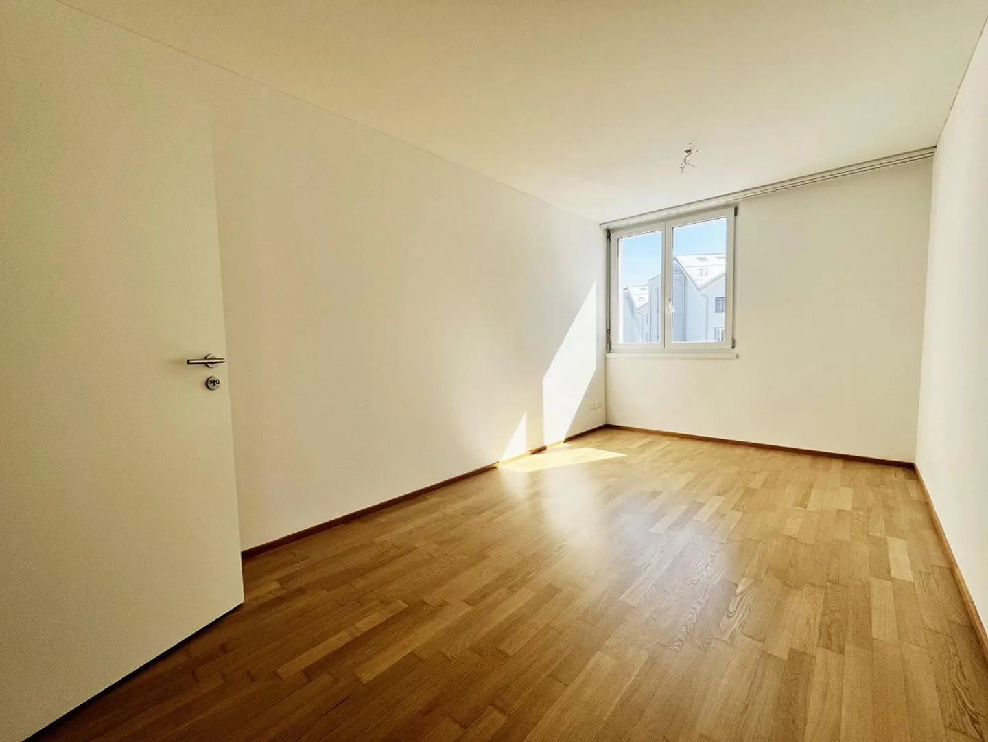 Modernes 5.5 Zimmer Apartment mit Aussicht - Foto 7 von 13