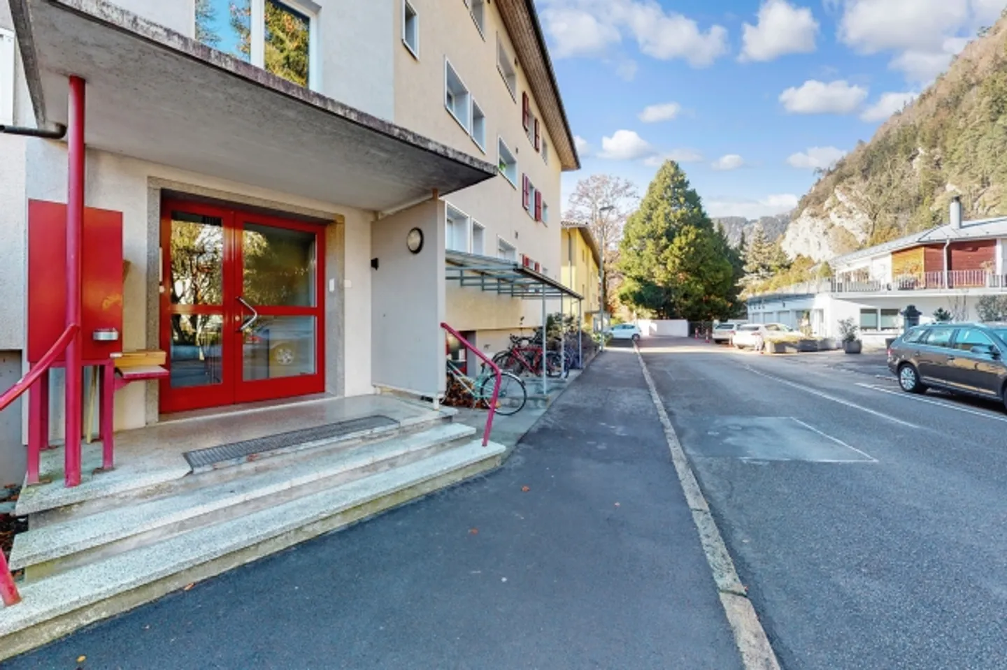 Appartement familial calme recherché : appartement 4 pièces à Interlaken - Photo 2 sur 7