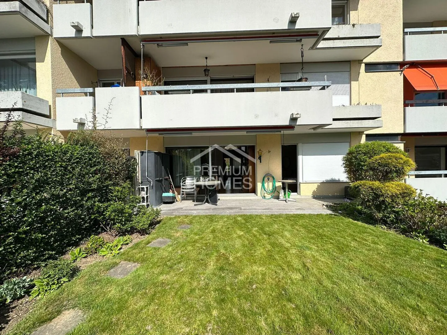 Sunny Garden Apartment Retreat - Photo 2 of 10