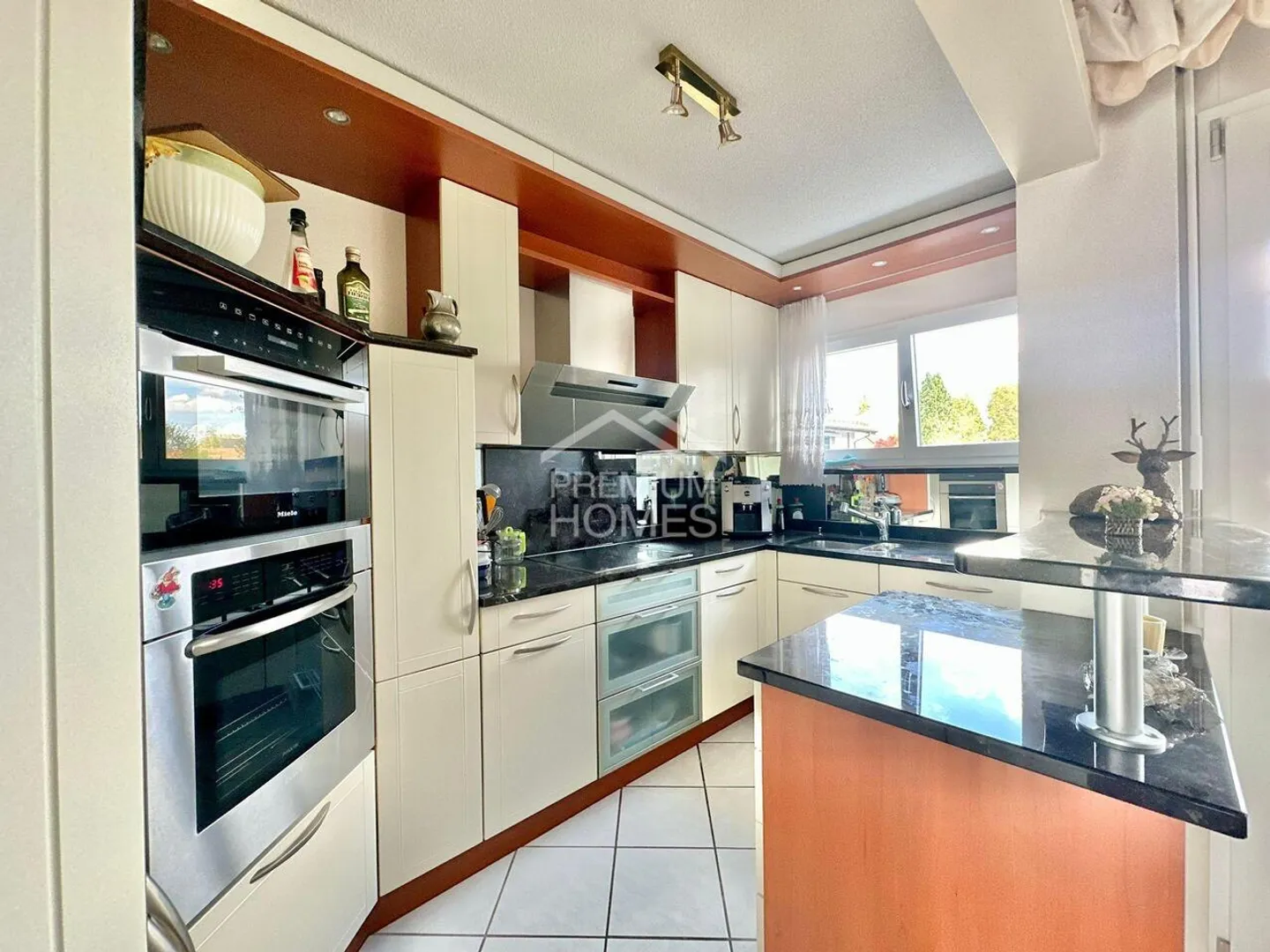 Sunny Garden Apartment Retreat - Photo 4 of 10