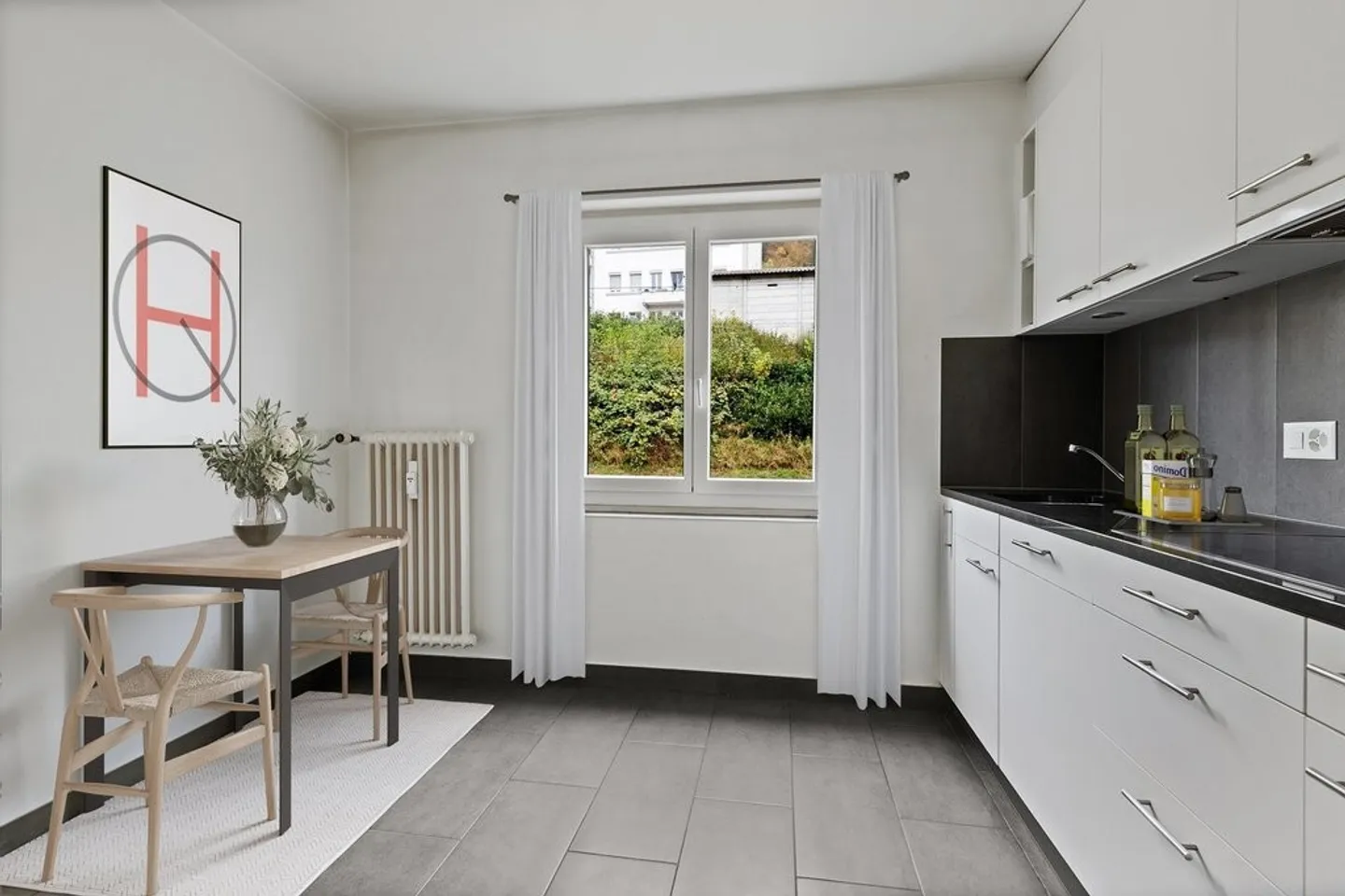 Ampio appartamento soleggiato di 4 stanze con balcone! - Foto 4 di 12