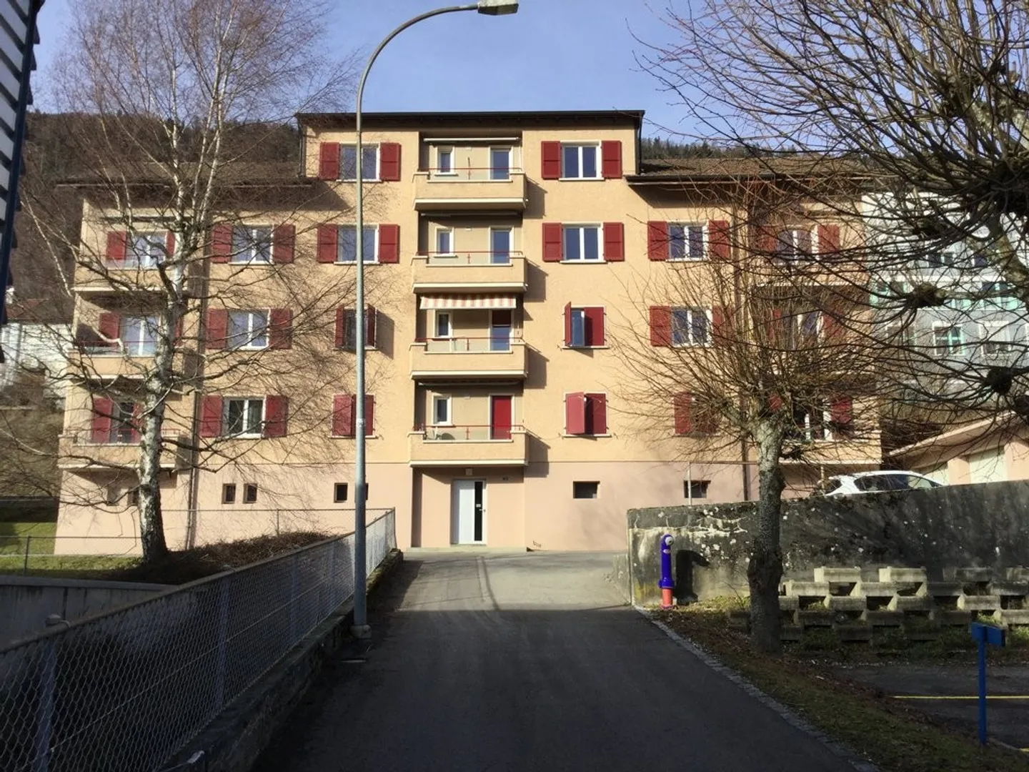 Ampio appartamento soleggiato di 4 stanze con balcone! - Foto 1 di 12