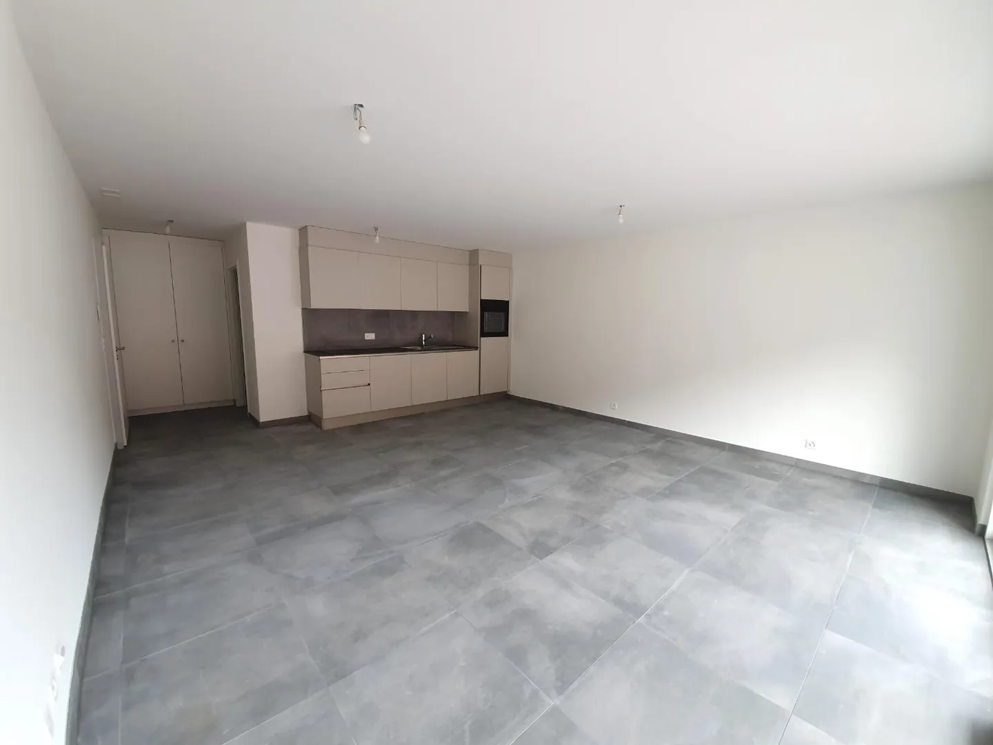 1.5 Room Apartment - Photo 2 of 3