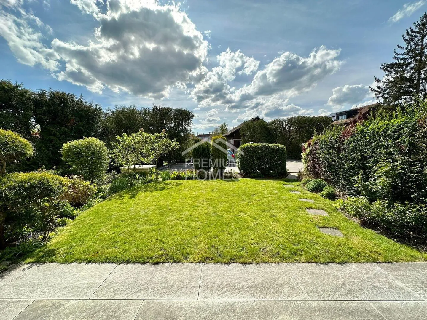 Sunny Garden Apartment Retreat - Photo 7 of 10