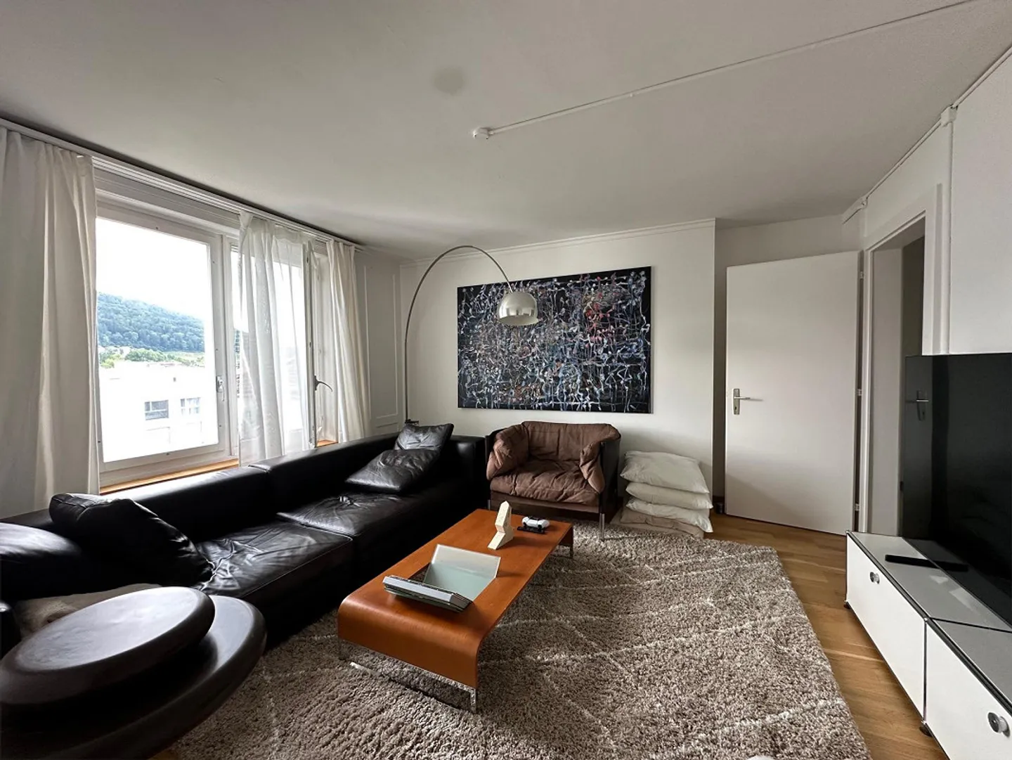4-room apartment in a quiet neighborhood - Photo 1 of 9