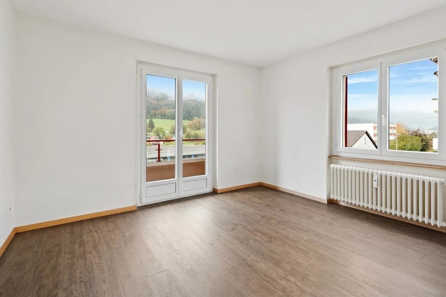 Ampio appartamento soleggiato di 4 stanze con balcone! - Foto 8 di 12