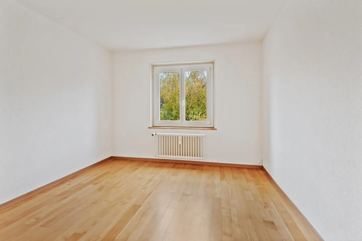 Ampio appartamento soleggiato di 4 stanze con balcone! - Foto 12 di 12