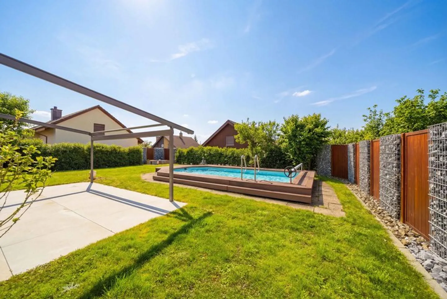 Freistehendes Einfamilienhaus mit Pool - Foto 7 von 9