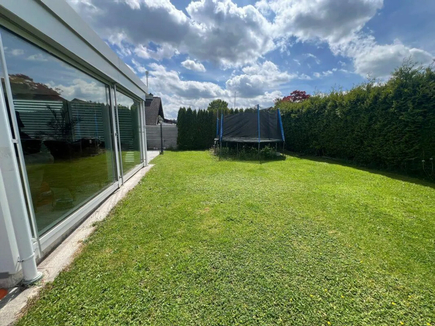 STIL, RAUM & ERHOLUNG - IHR 8.5-ZIMMER-EFH MIT POOL U. V. M - Foto 3 von 13