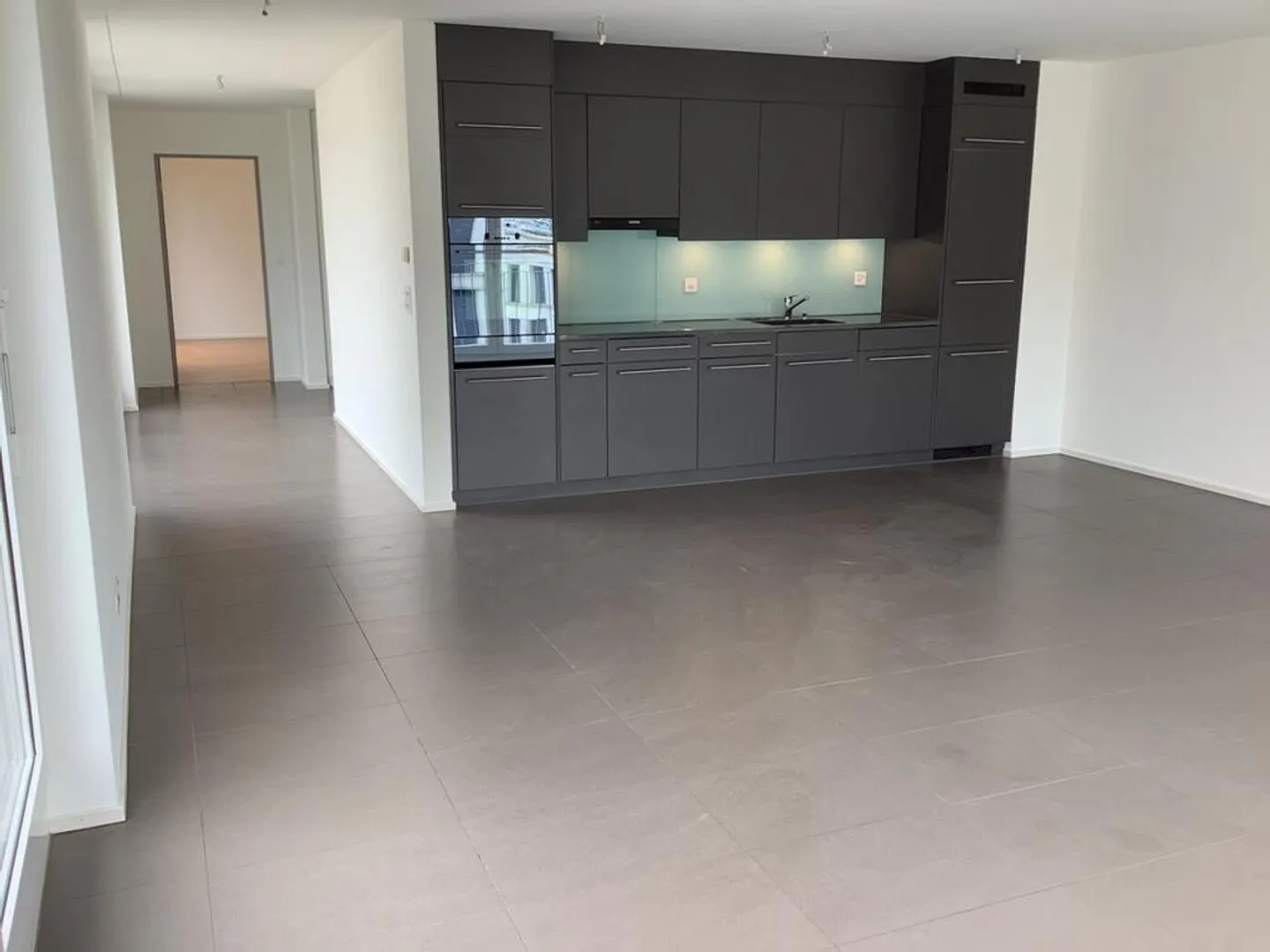 moderne 2.5-Zimmerwohnung an zentraler Lage - Foto 3 von 10