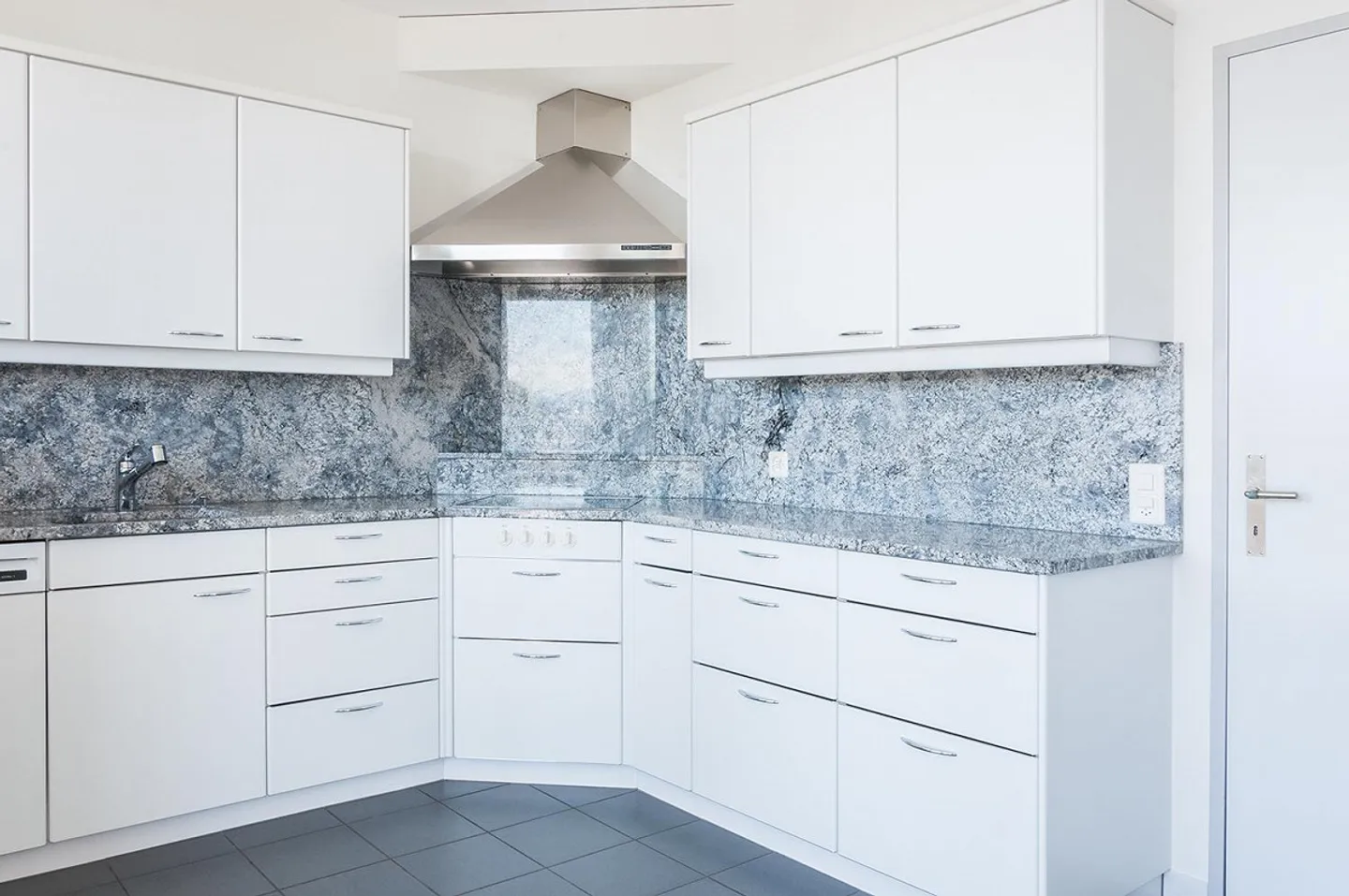 Vivere elegante in una posizione privilegiata - Foto 7 di 13