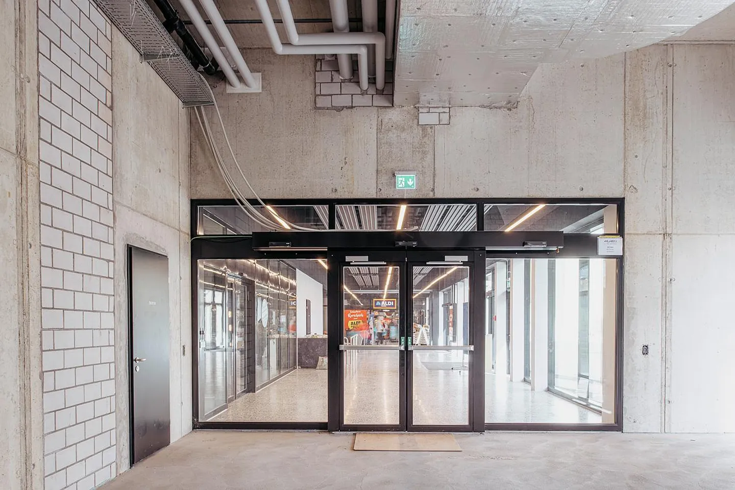 Espace de vente attrayant (494,7 m2) dans le quartier Löwengarten - Photo 1 sur 6