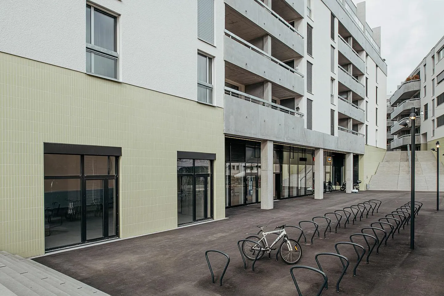 Espace de vente attrayant (494,7 m2) dans le quartier Löwengarten - Photo 2 sur 6