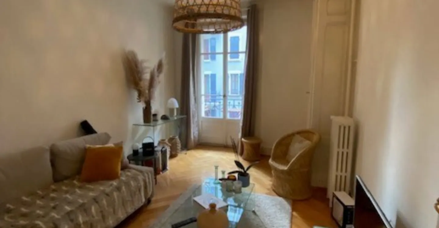 3-ROOM APARTMENT - Photo 2 of 4