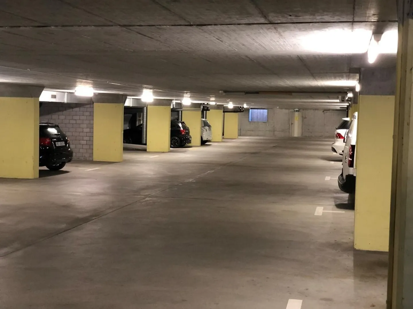 Place de parking central à Muttenz - Photo 2 sur 2