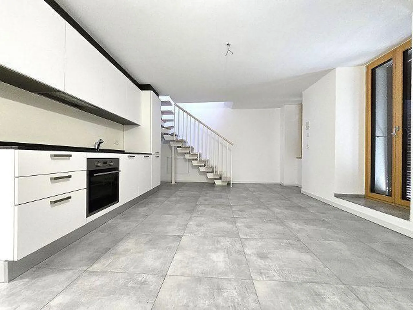 Studio on the ground floor of a 4-family house - Photo 4 of 13