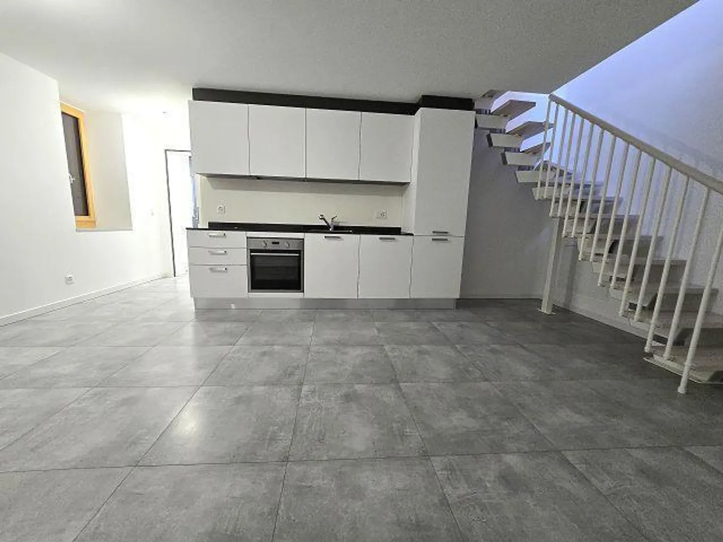 Studio on the ground floor of a 4-family house - Photo 5 of 13