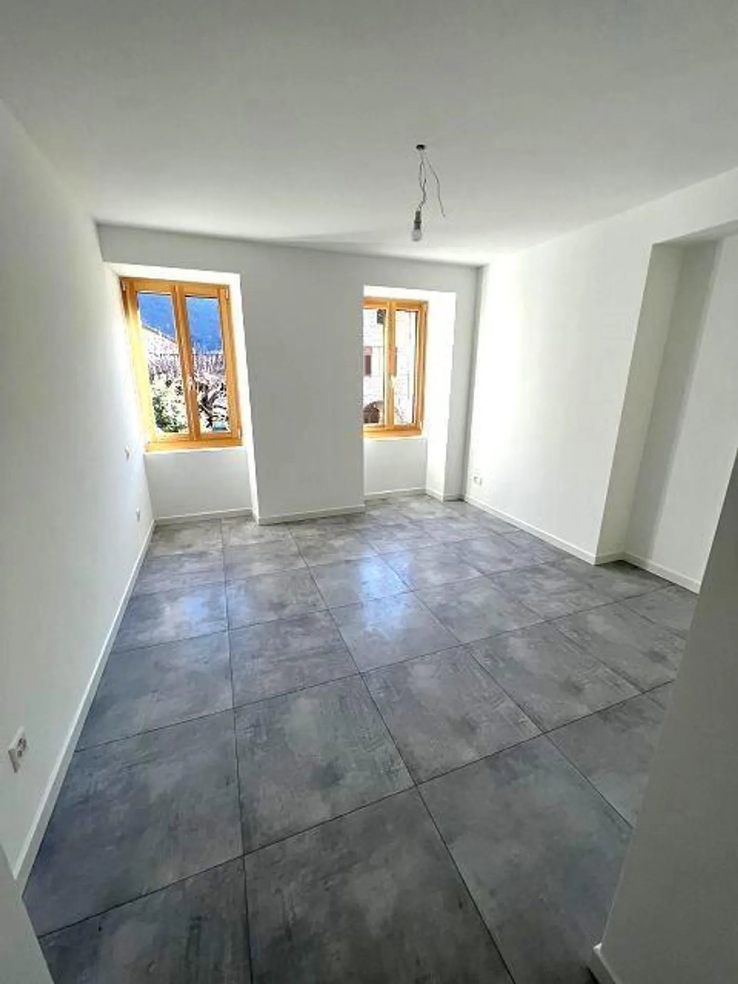 Studio on the ground floor of a 4-family house - Photo 6 of 13