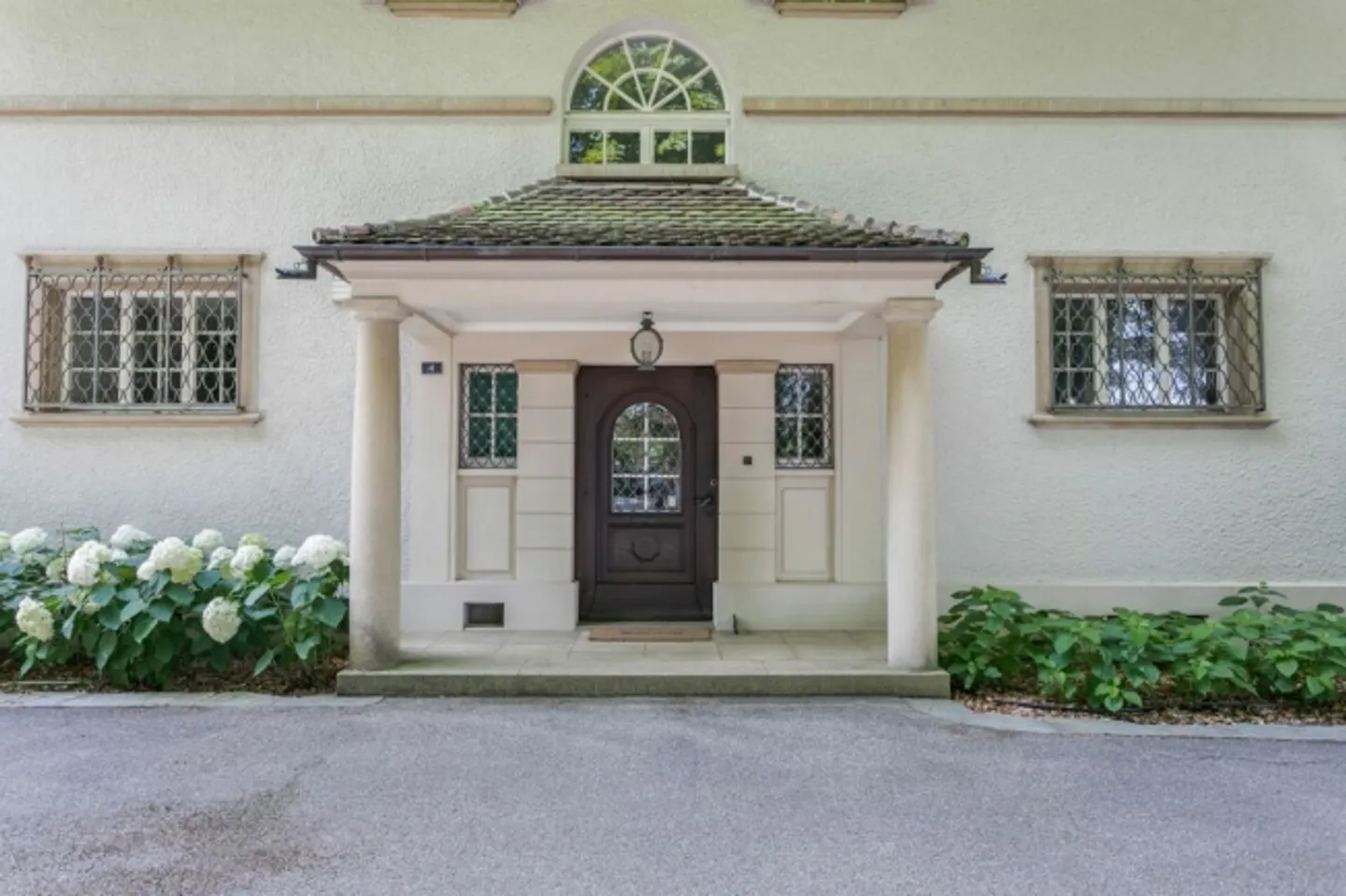 PROPRIETÀ EQUESTRE CON VILLA, HALL E NUOVA ARENA IN SABBIA - Foto 7 di 9