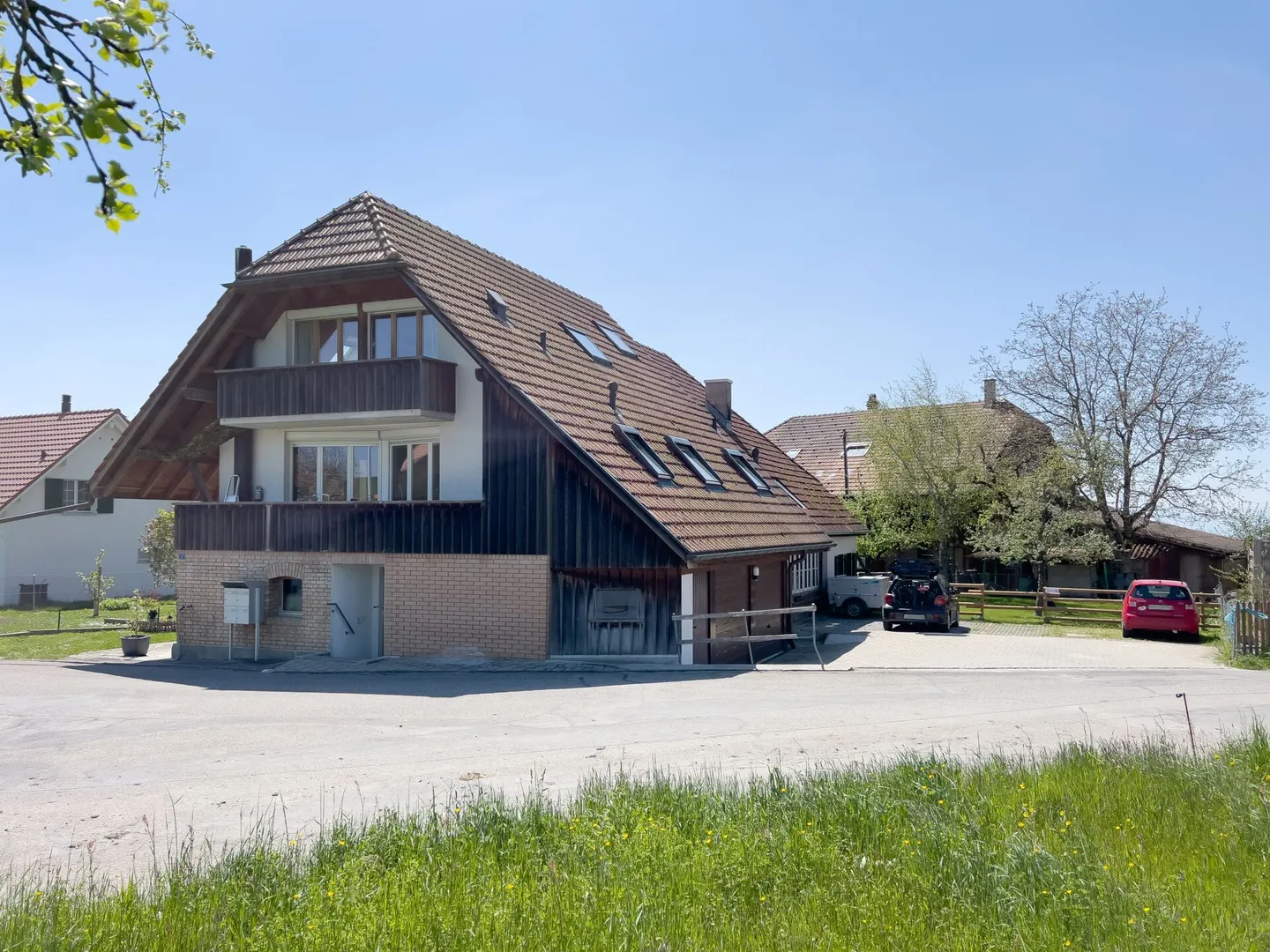 Spacious 3.5-room apartment in rural surroundings with balcony and garden share - Photo 1 of 18