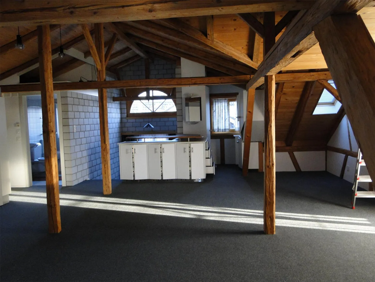 Appartamento duplex dell'amante in una casa bifamiliare - Foto 6 di 11