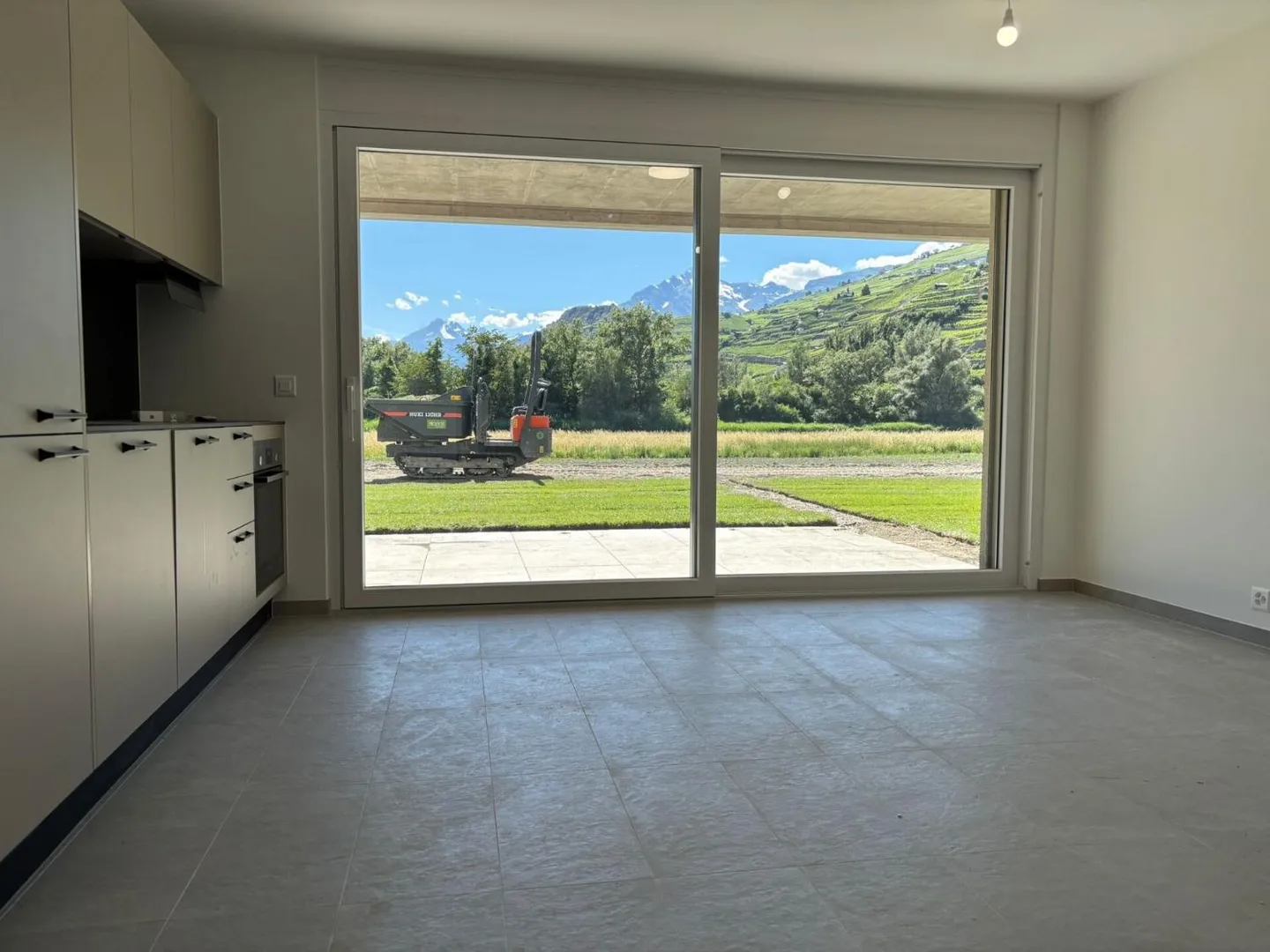 Charmant appartement avec jardin - Photo 3 sur 8