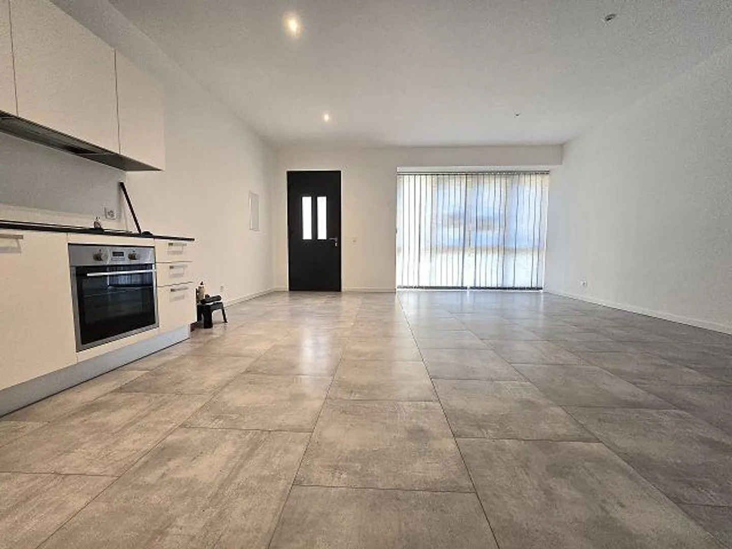 Studio on the ground floor of a 4-family house - Photo 10 of 13