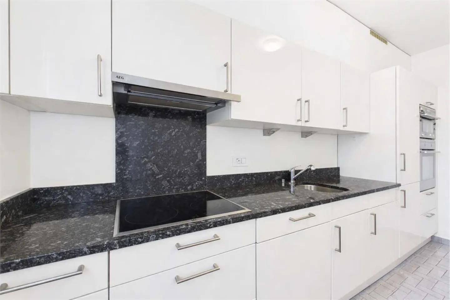 Bright 4.5-Room Apartment in Locarno - Photo 3 of 11