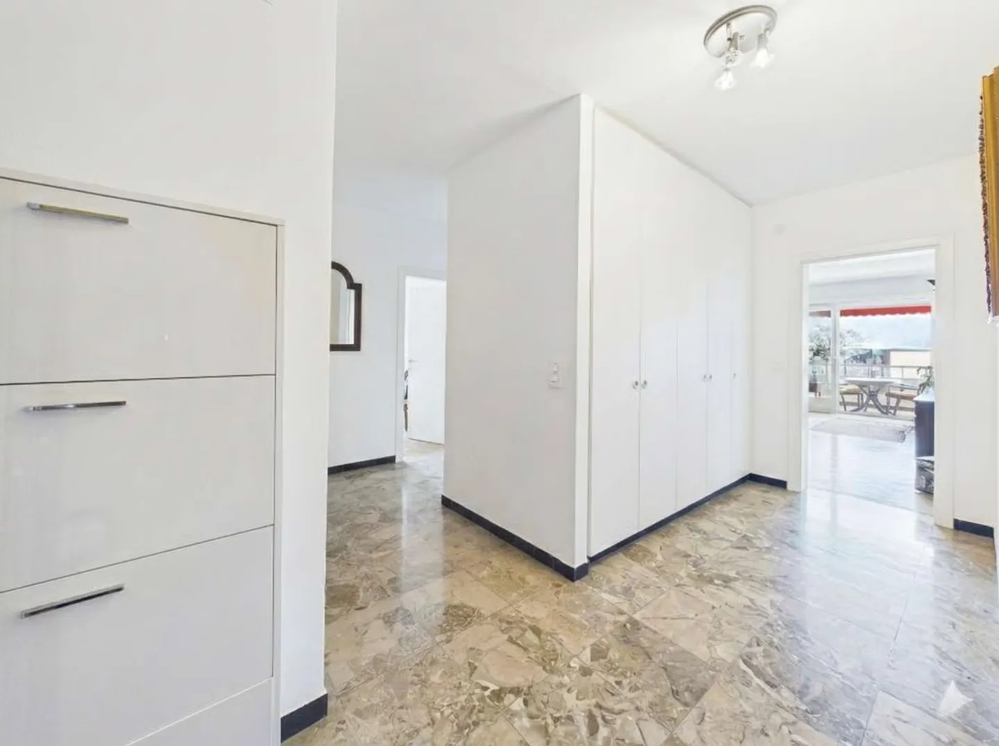 Bright 4.5-Room Apartment in Locarno - Photo 9 of 11