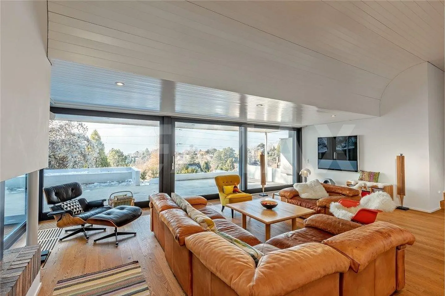 Villa mit kalifornisch inspiriertem Design - Foto 4 von 13