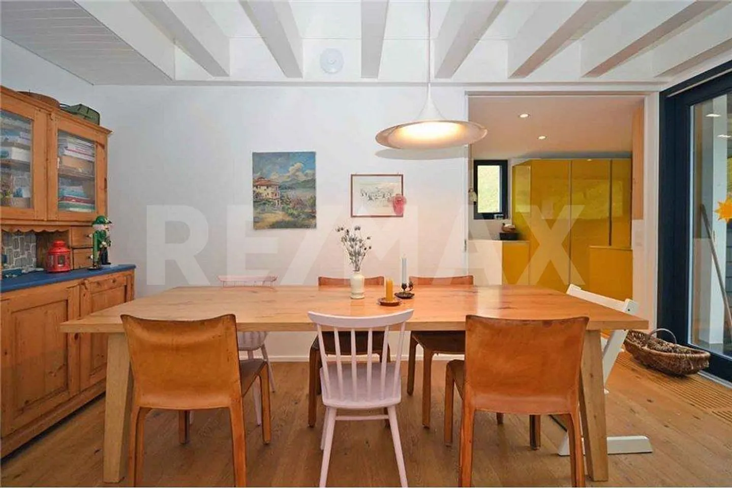 Villa mit kalifornisch inspiriertem Design - Foto 8 von 13