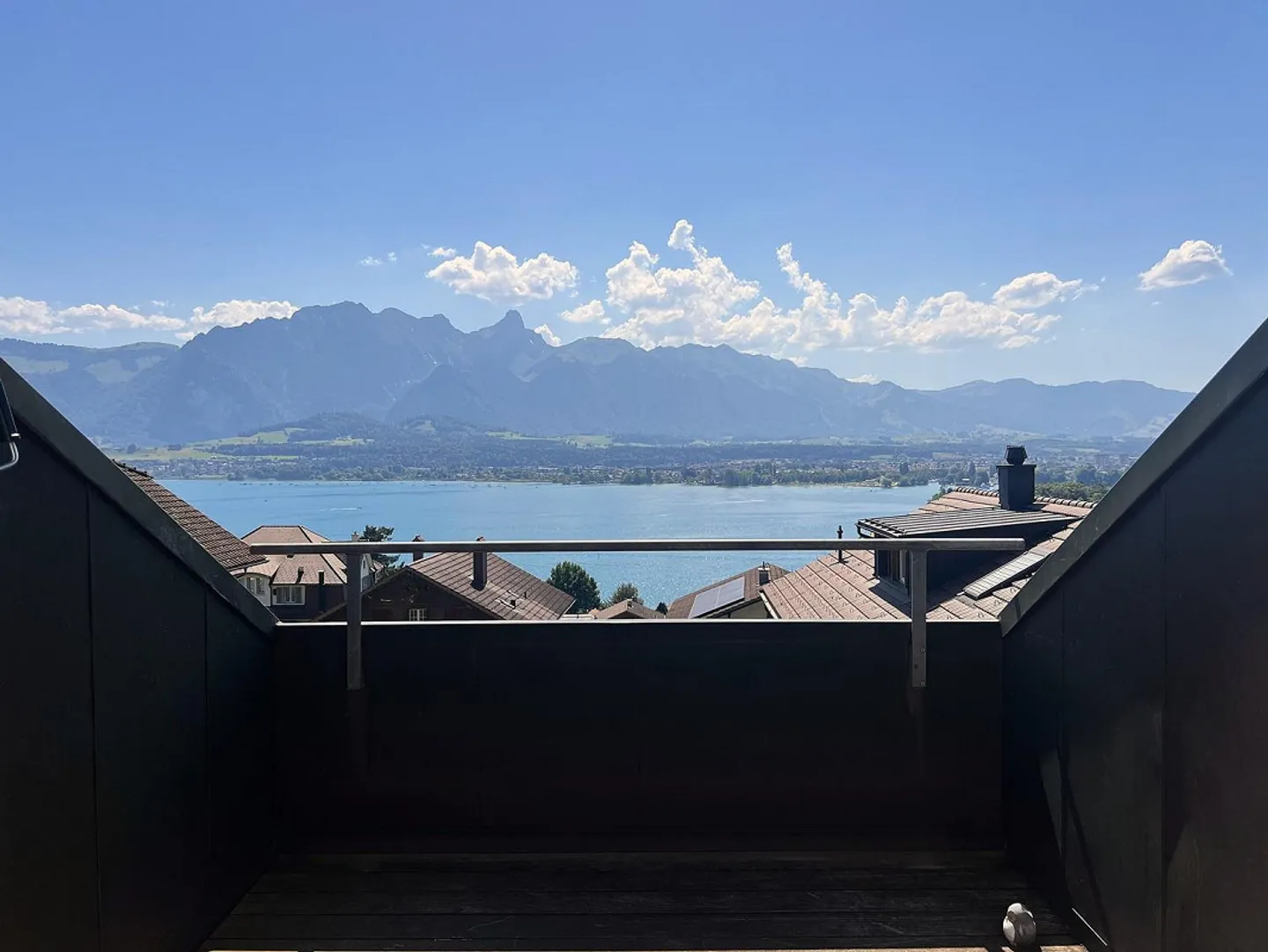 Casa bifamiliare di 5,5 stanze a Hilterfingen - Foto 1 di 13