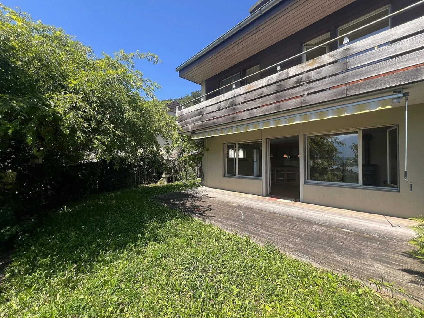 Casa bifamiliare di 5,5 stanze a Hilterfingen - Foto 2 di 13