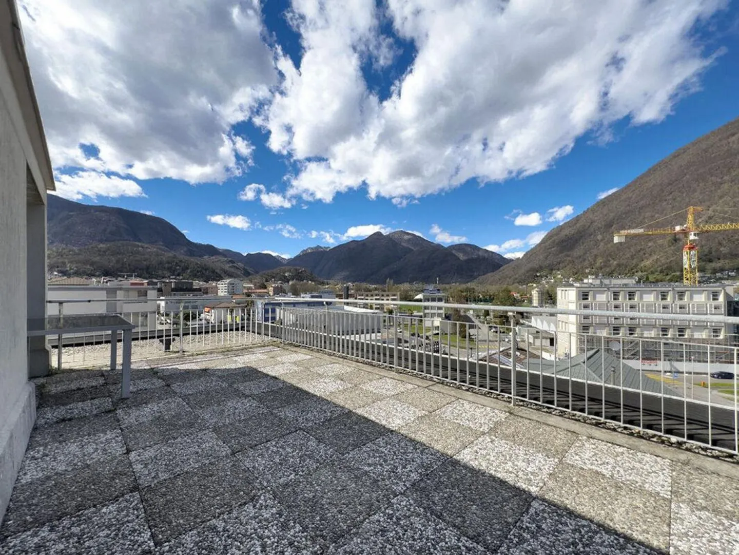 Appartamento triplex di 4 Â½ locali, con 2 posteggi | 4 Â½ Zimmer T... - Foto 2 di 8