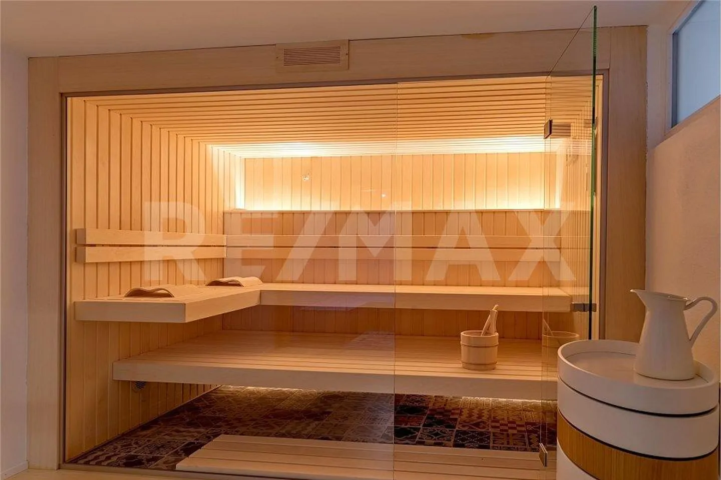 Villa mit kalifornisch inspiriertem Design - Foto 12 von 13