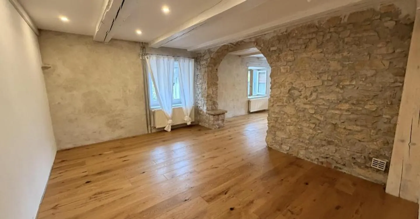 Zu vermieten charmante 3,5-Zimmer-Wohnung mit Terrasse in Asuel - Foto 2 von 11