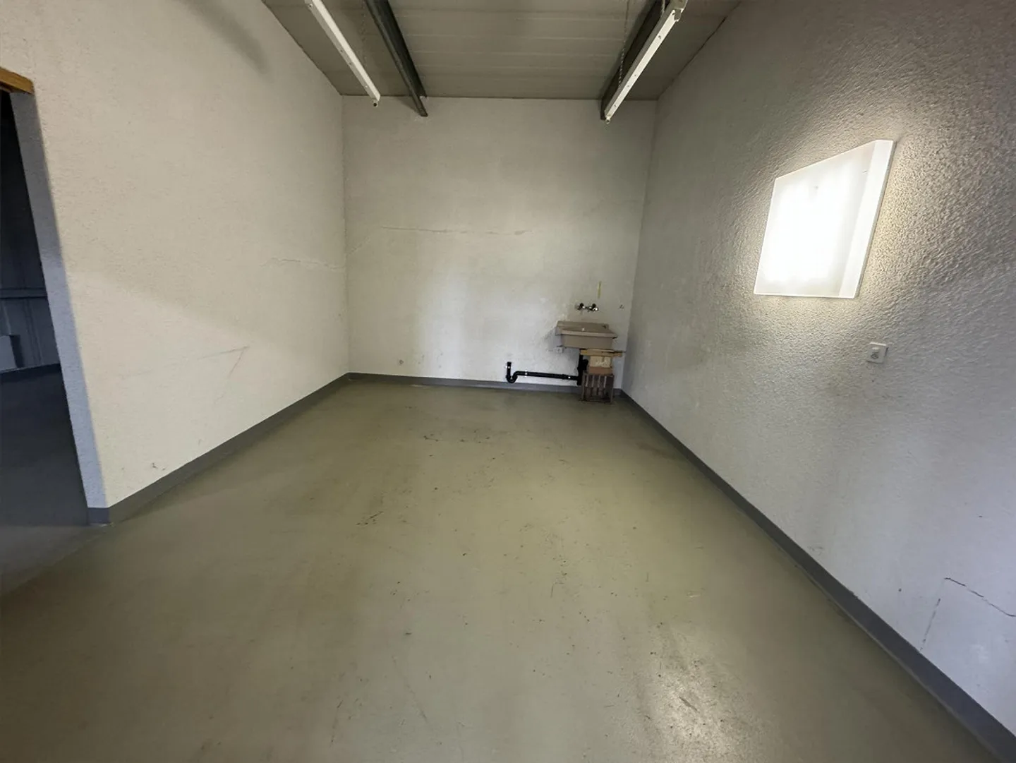 Industrial/Office Property for Rent - Photo 4 of 16