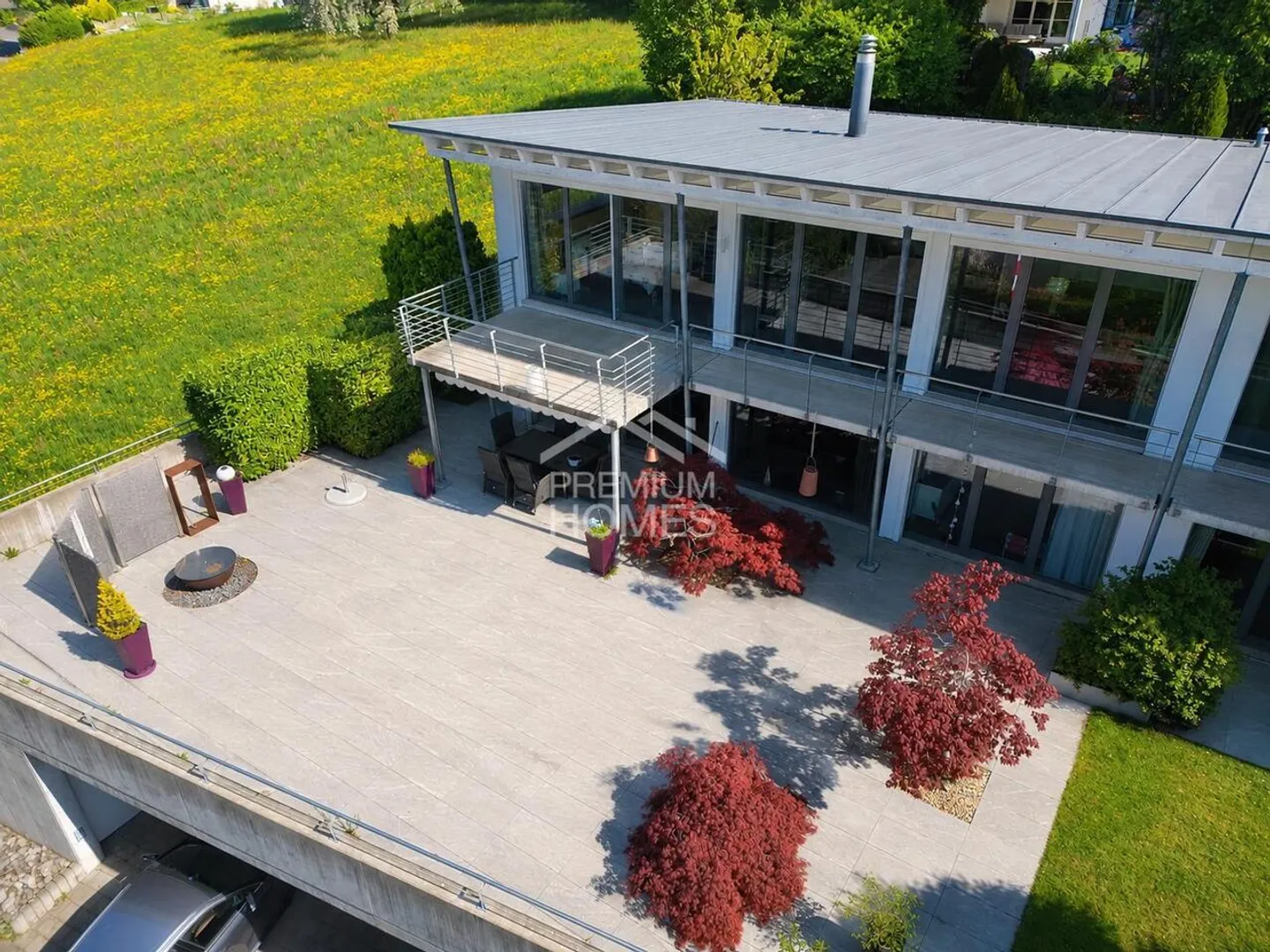 Maison moderne avec terrasses spacieuses - Photo 1 sur 12