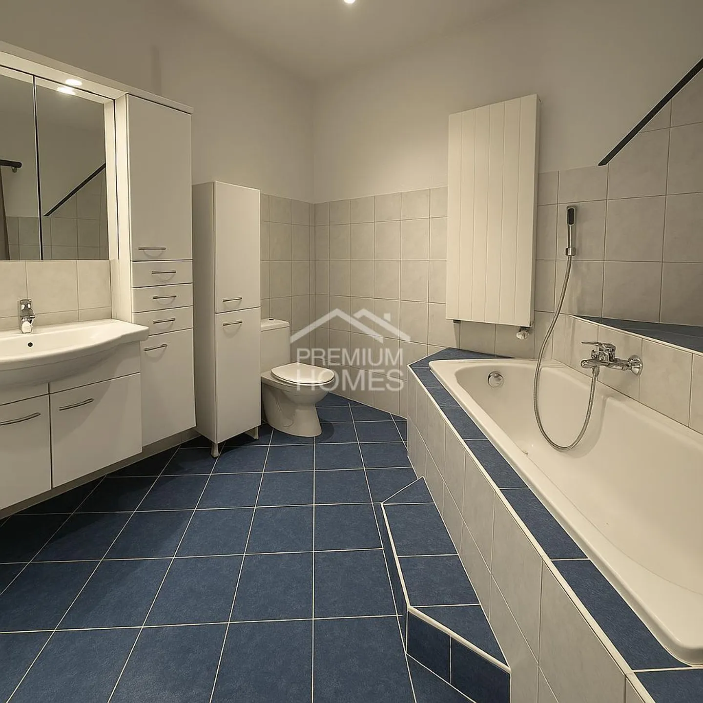 Stylish Family Home with Terrace - Photo 9 of 11